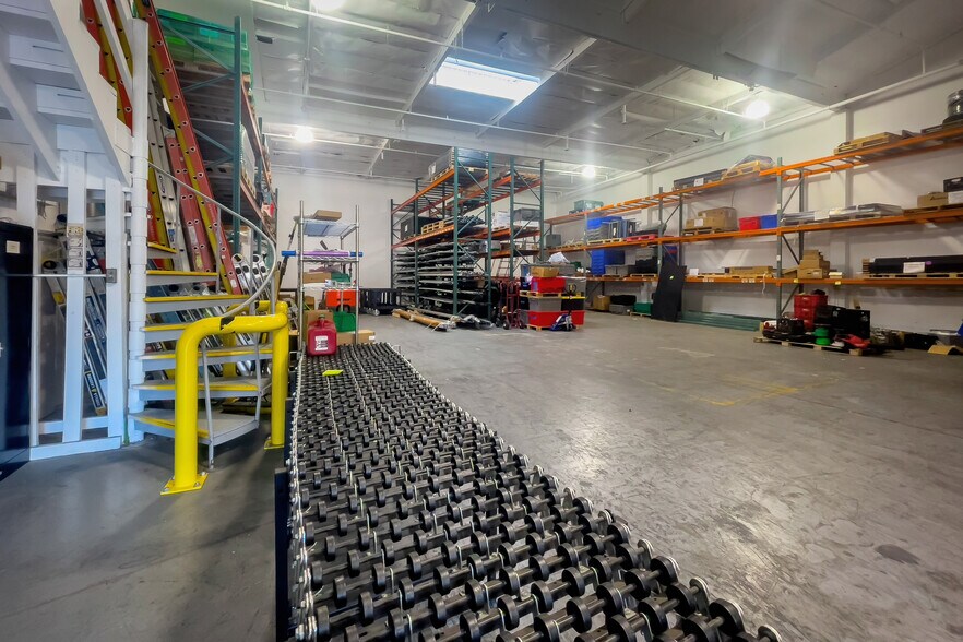 More Photos Of 5701 Buckingham Pky, Culver City Warehouse For Lease