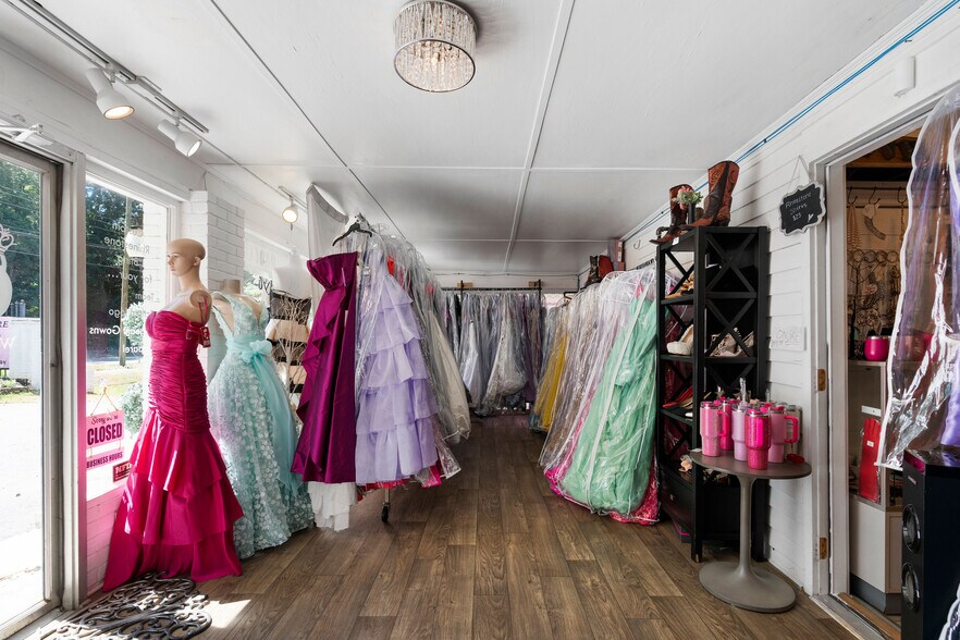 More Photos Of 9010 Main St, Woodstock Freestanding For Sale