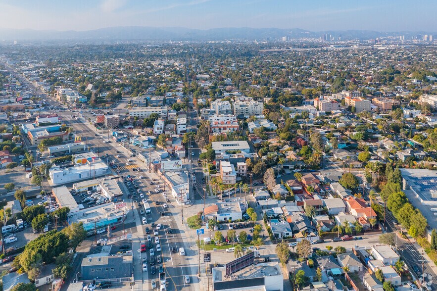 More Photos Of 2478 Penmar Ave, Venice Dormitory For Sale