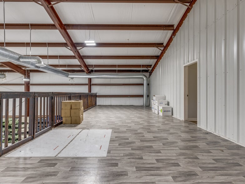 More Photos Of 10711 Hidden Lake Ln, Richmond Distribution For Sale