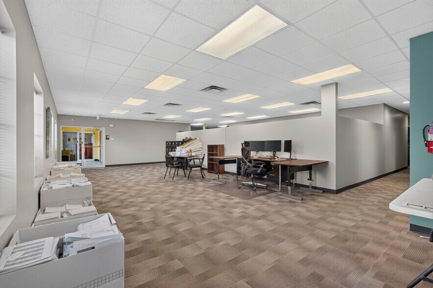 More Photos Of 1567 W Diane St, Ozark Office For Sale