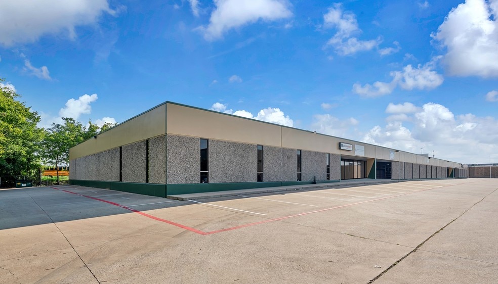 More Photos Of 2526 Manana Dr, Dallas Unknown For Lease