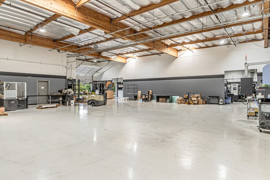More Photos Of 633-651 Giguere Ct, San Jose Manufacturing For Sale