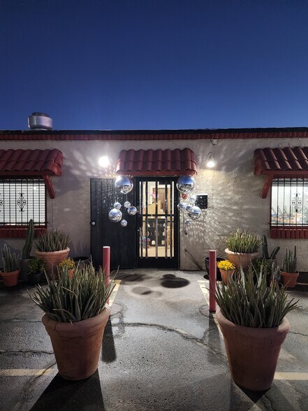 More Photos Of 301 W Main St, Avondale Restaurant For Lease