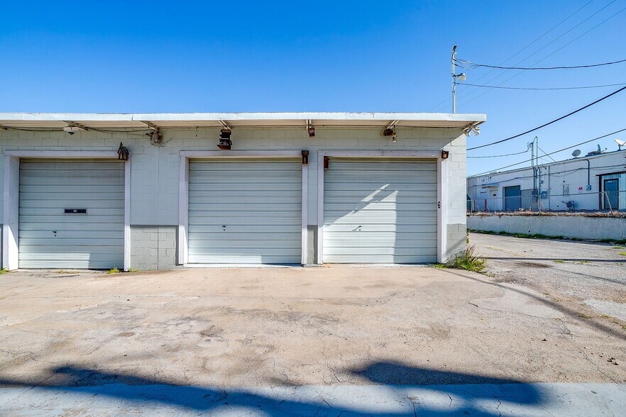 More Photos Of 5323-5325 Woodway Dr, Fort Worth General Retail For Sale