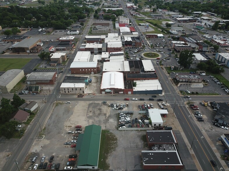 More Photos Of 106 E Market St, Lebanon Warehouse For Sale