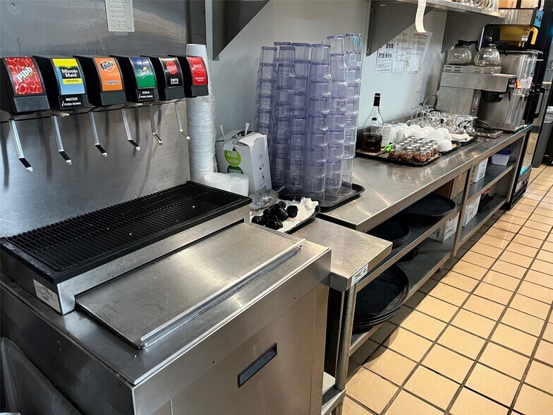 More Photos Of 5240 NW 34th St, Gainesville General Retail For Sale