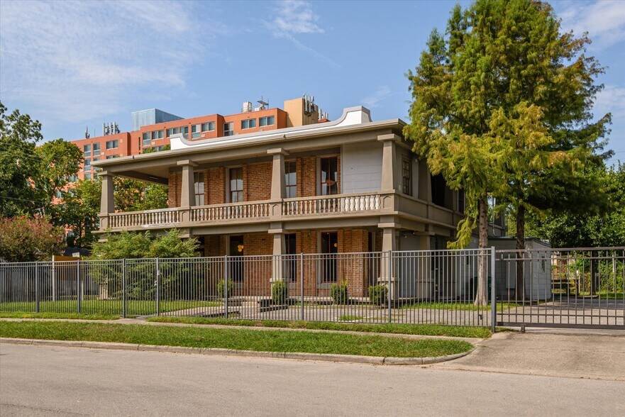 More Photos Of 119 E 20th St, Houston Office Residential For Sale