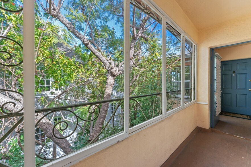 More Photos Of 428 N Genesee Ave, Los Angeles Apartments For Sale