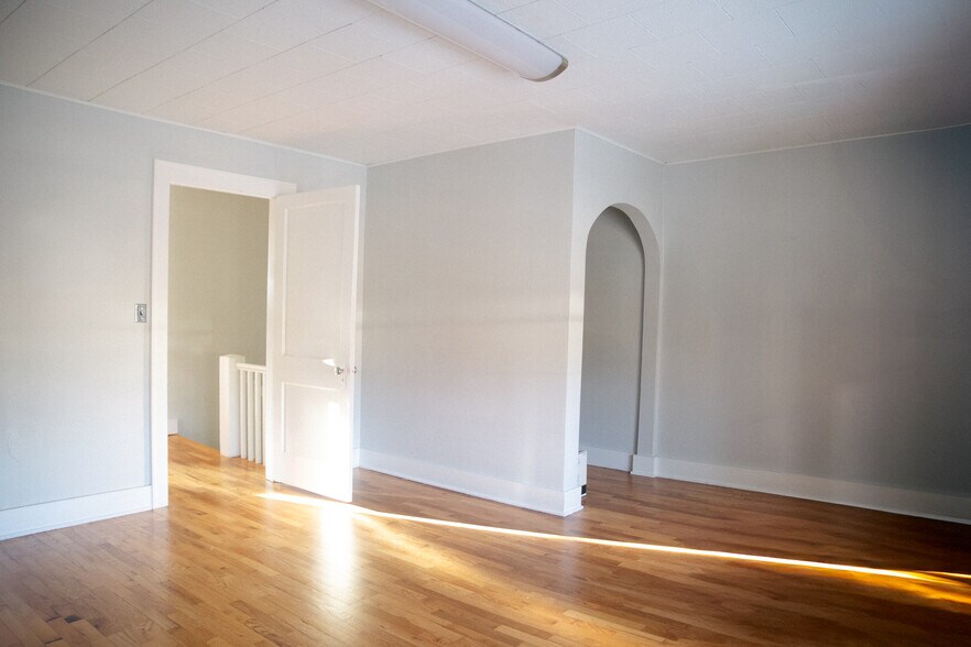 More Photos Of 355 N College Ave, Fayetteville Office For Sale