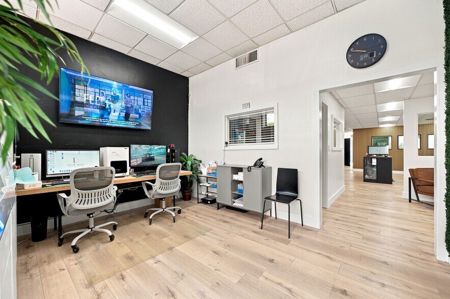 More Photos Of 610-618 NE 124th St, North Miami Office For Sale