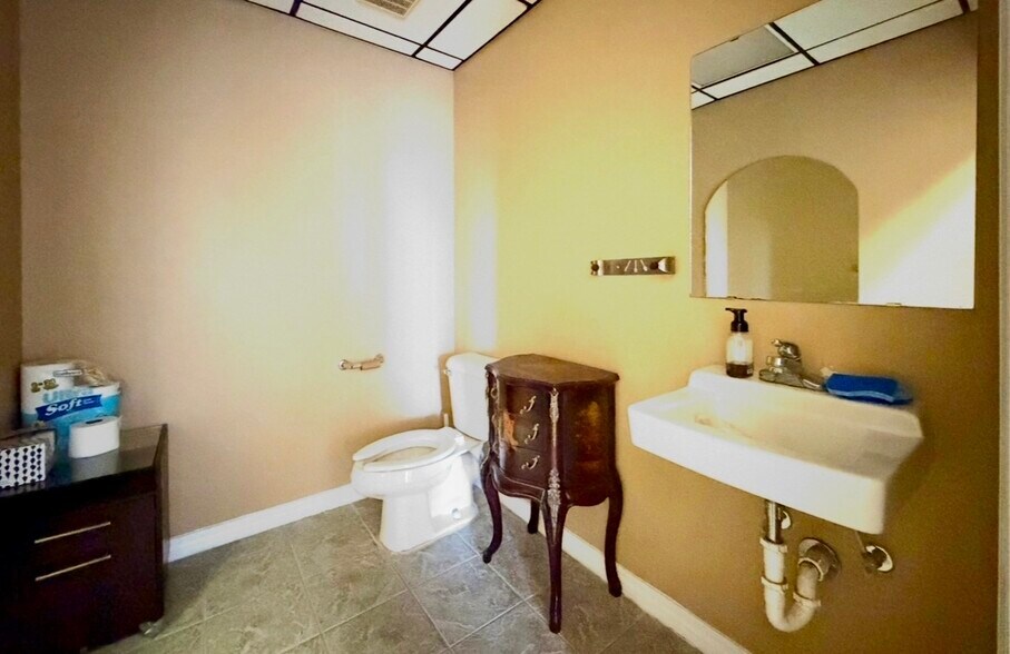 More Photos Of 4507 Furling Ln, Destin Loft Creative Space For Sale