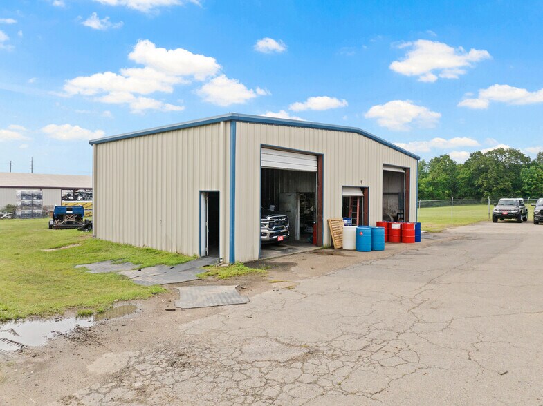 More Photos Of 2300 W Ferguson Rd, Mount Pleasant Freestanding For Lease