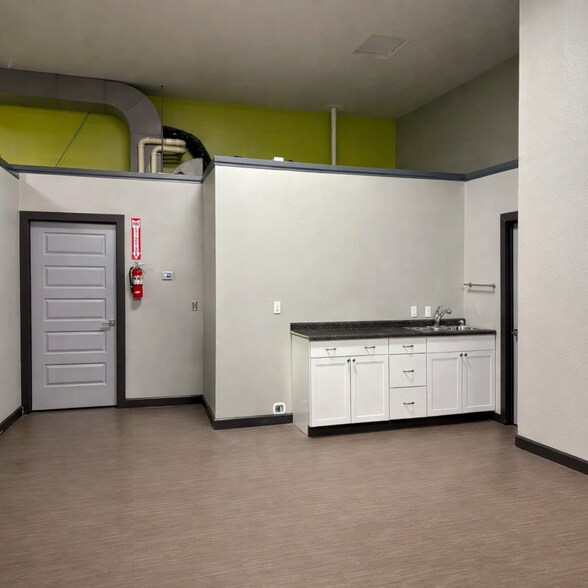More Photos Of 935 Boyson Ct, Hiawatha Light Manufacturing For Lease