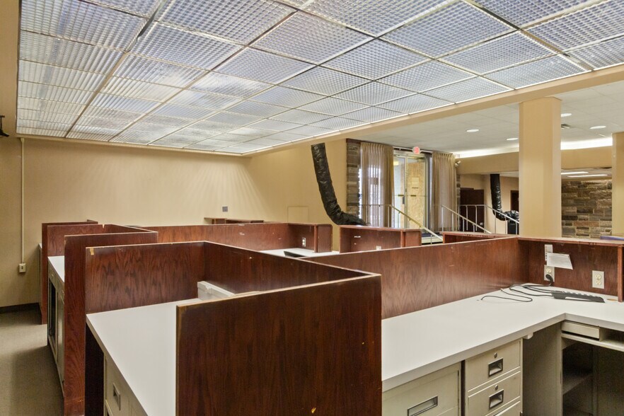 More Photos Of 17 1st Ave SW, Minot Bank For Sale