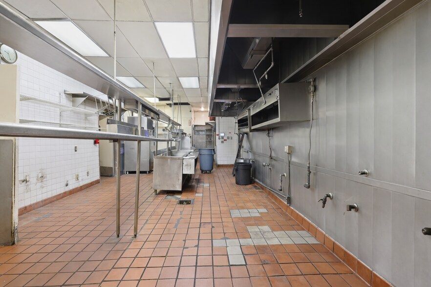 More Photos Of 1100-1106 W Avenue K, Lancaster Freestanding For Lease