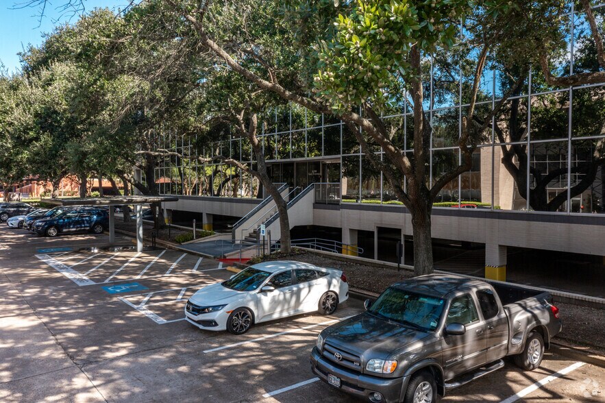 More Photos Of 16300 Katy Fwy, Houston Office For Lease