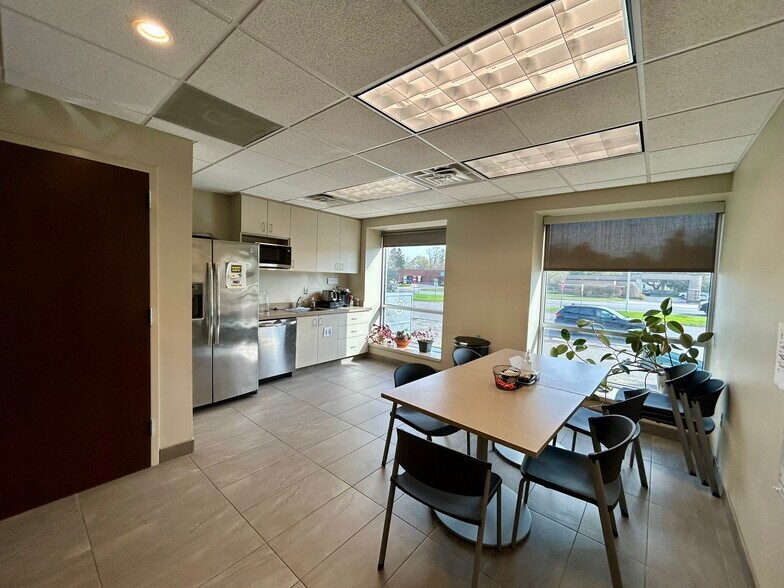 More Photos Of 26075 Woodward Ave, Huntington Woods Office For Lease