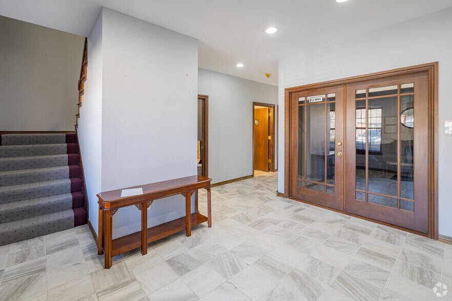 More Photos Of 1900 E 15th St, Edmond Office For Lease