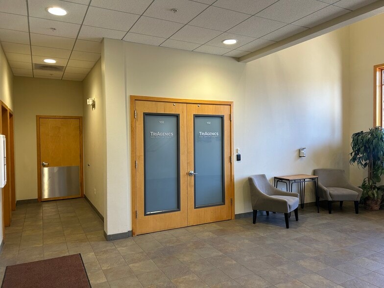 More Photos Of 525 SW Umatilla St, Redmond Office For Sale