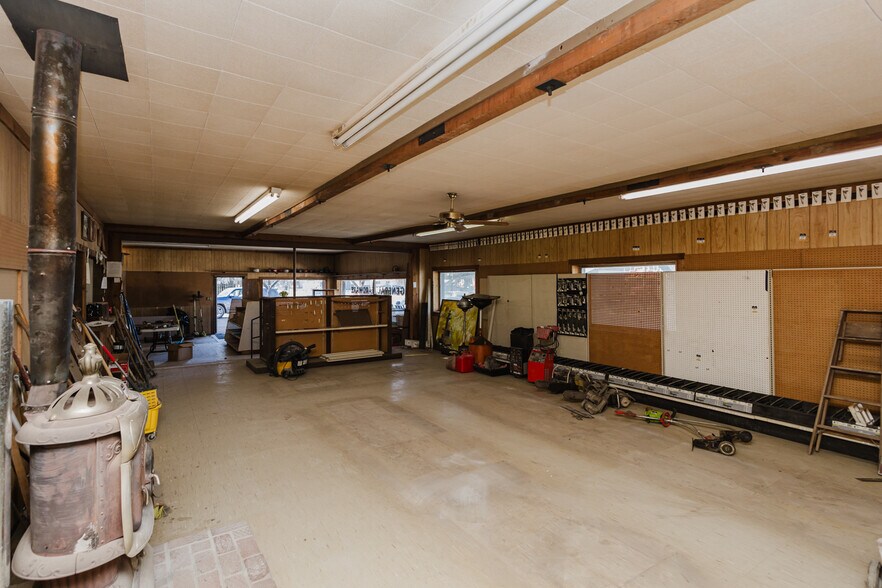 More Photos Of 410 N Commercial Ave, Sedgwick Storefront For Sale