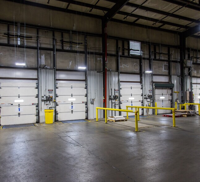 More Photos Of 1700 E Quarter Rd, Siloam Springs Manufacturing For Lease