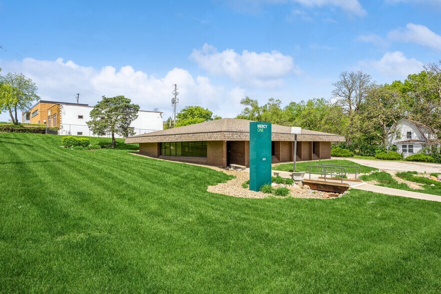 More Photos Of 303 University Ave, Des Moines Medical For Sale