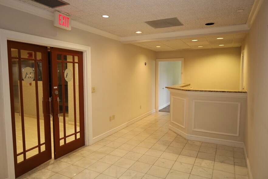 More Photos Of 1615 Forum Pl, West Palm Beach Office For Sale
