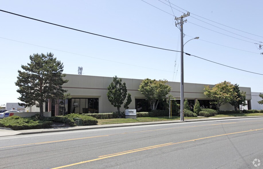 More Photos Of 2070-2074 Farallon Dr, San Leandro Light Manufacturing For Lease