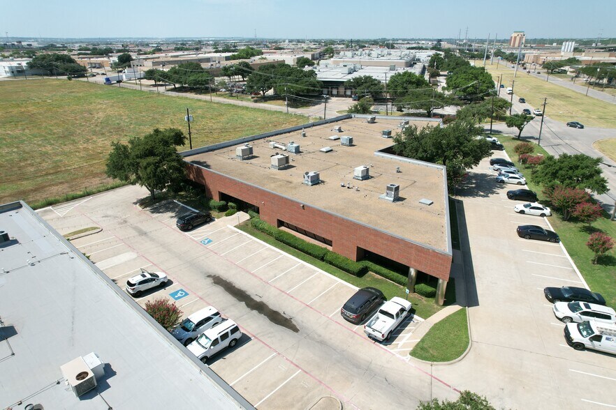 Primary Photo Of 1430 Regal Row, Dallas Showroom For Lease