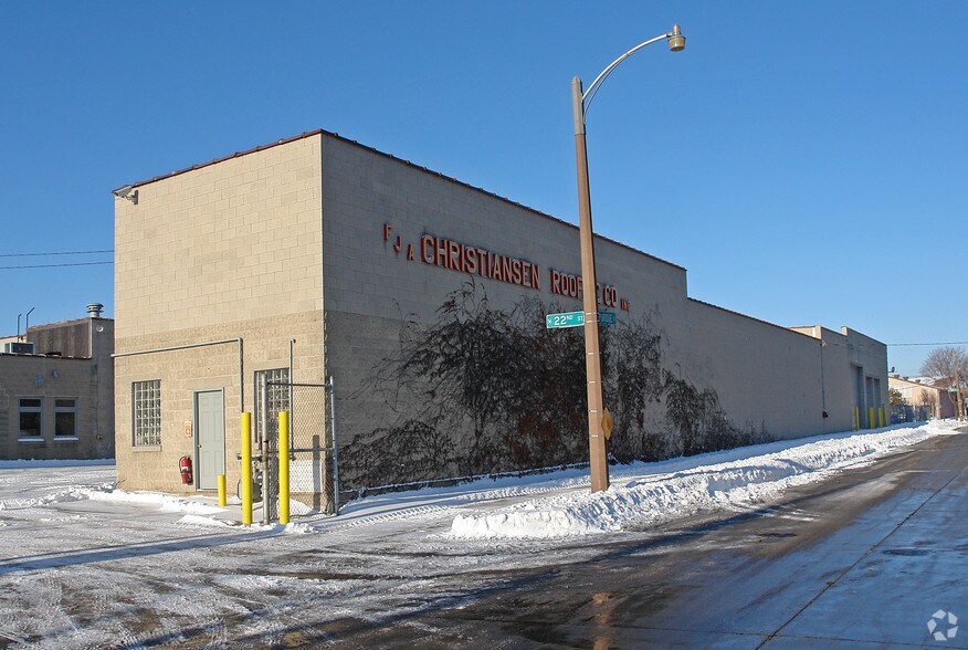 More Photos Of 2201 W Purdue St, Milwaukee Unknown For Lease