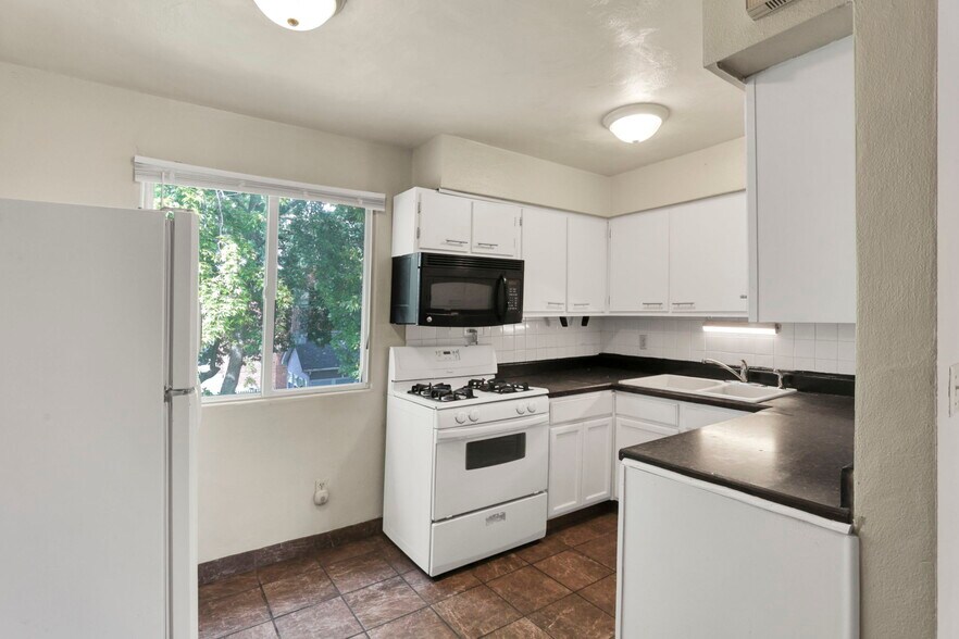 More Photos Of 27 W 8th Ave, Columbus Apartments For Sale