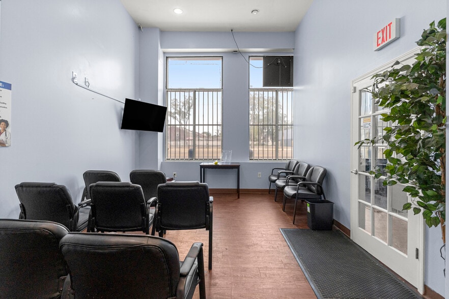 More Photos Of 13403 W 7 Mile Rd, Detroit Medical For Lease