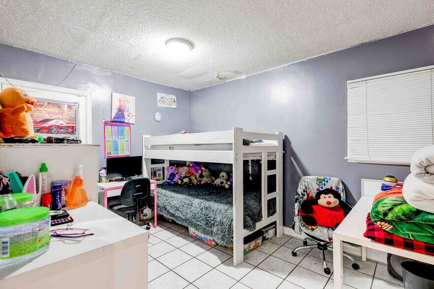 More Photos Of 12606 Foothill Blvd, Sylmar Manufacturing For Sale