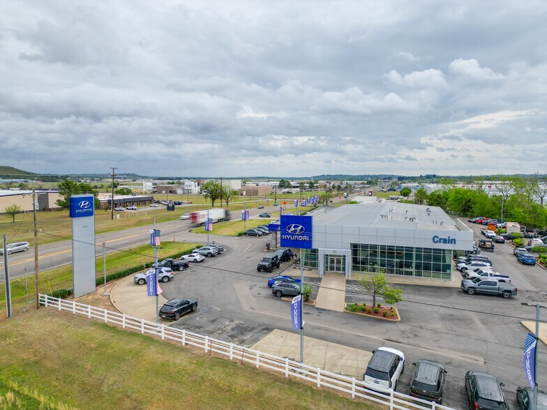 More Photos Of 3600 S Zero St, Fort Smith Flex For Sale