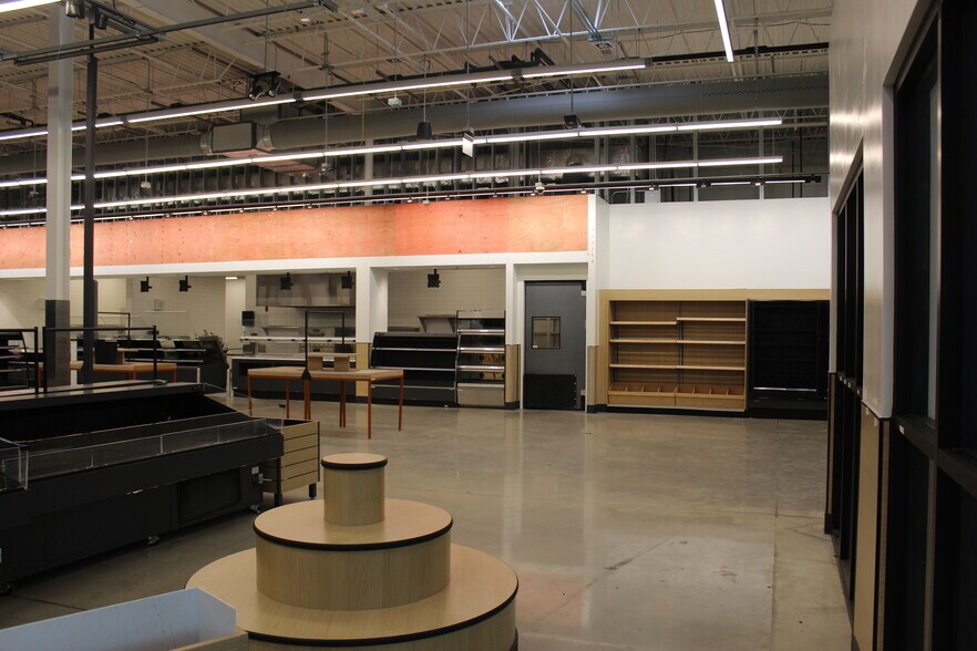 More Photos Of 6711 Ritchie Hwy, Glen Burnie General Retail For Lease