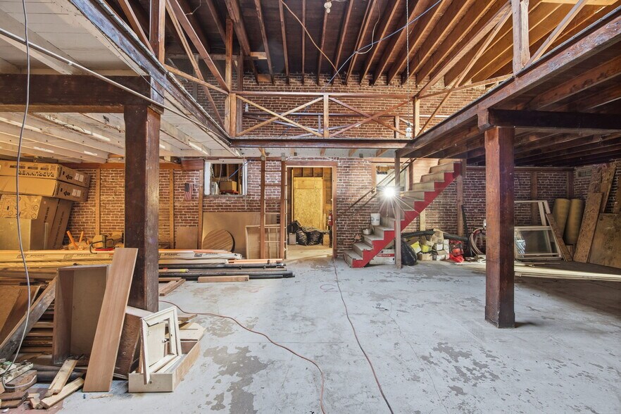 More Photos Of 104 Spruce St E, Ilwaco General Retail For Sale