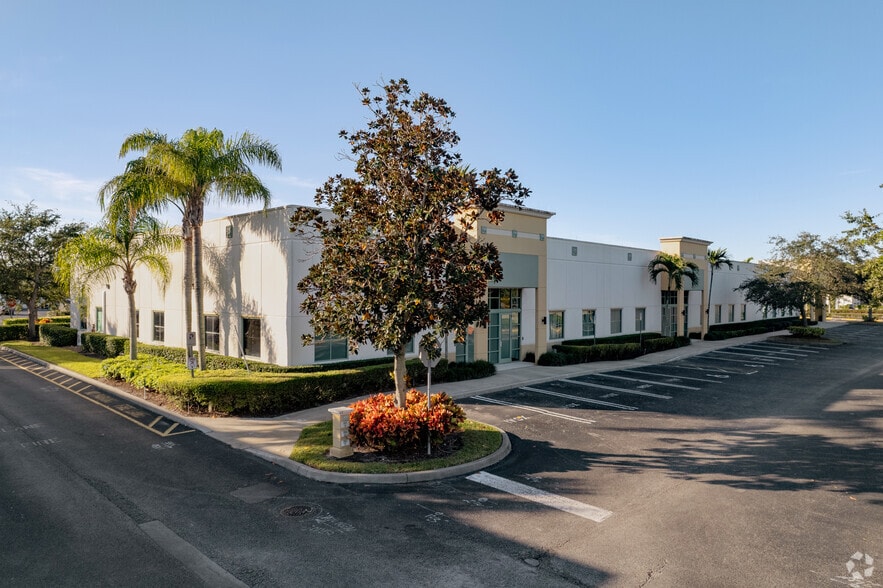 More Photos Of 580-584 NW University Blvd, Port Saint Lucie Unknown For Lease