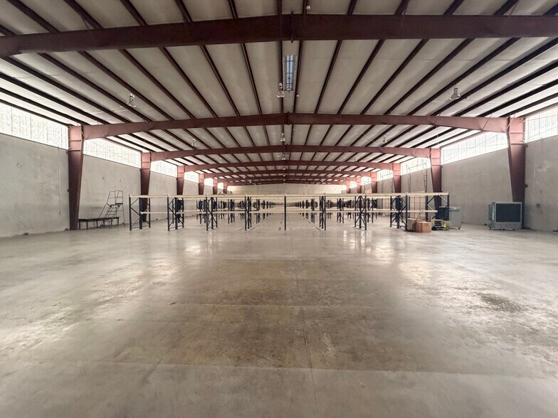 More Photos Of 10839 Train Ct, Houston Distribution For Lease
