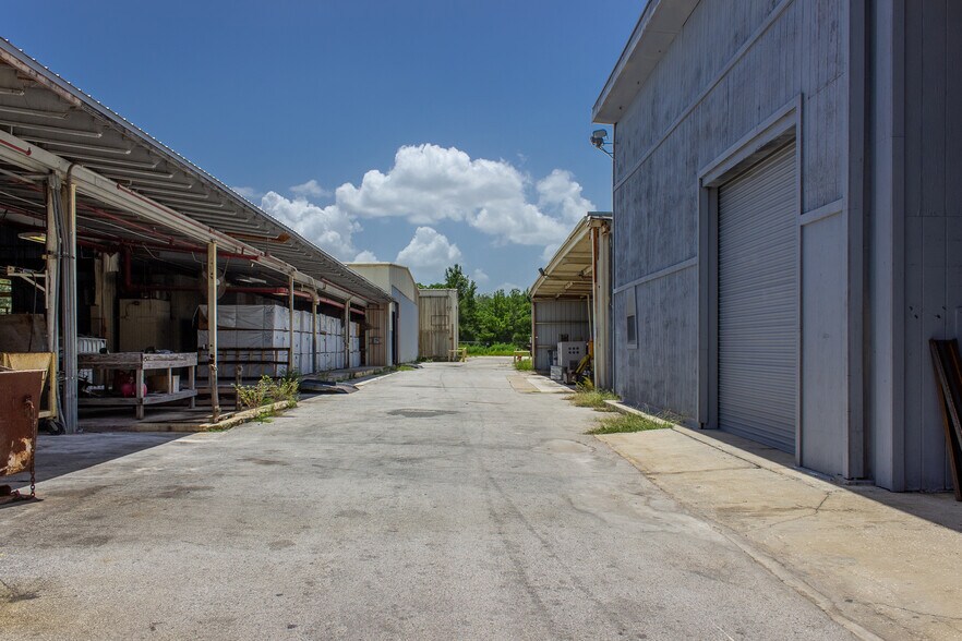 More Photos Of 310 Cypress Rd, Ocala Manufacturing For Sale