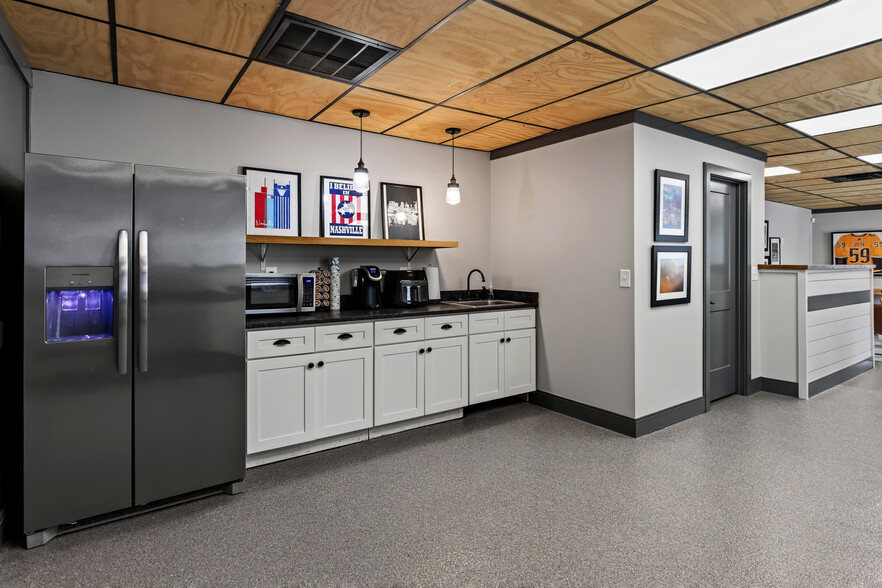 More Photos Of 2305 Cruzen St, Nashville Service For Sale