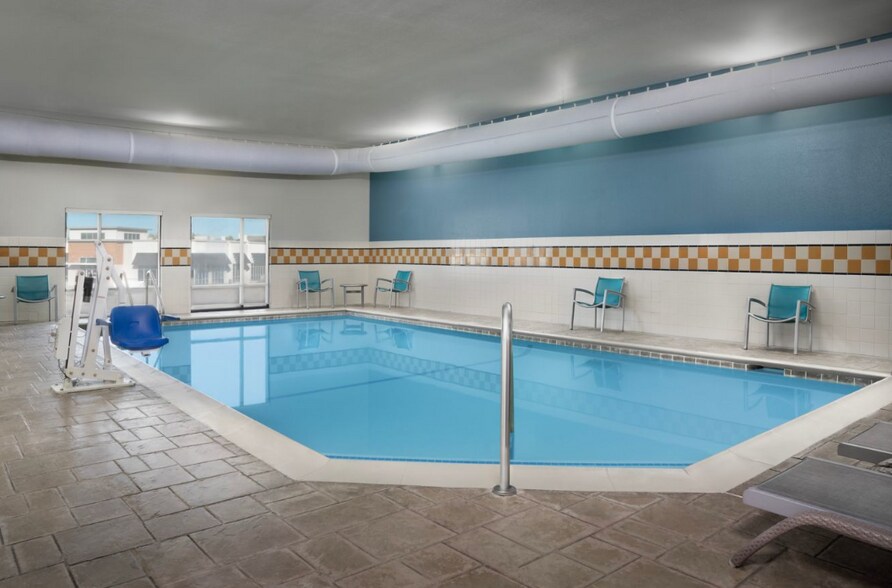 More Photos Of 2700 Travis St, DeSoto Hospitality For Sale