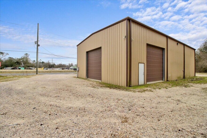 More Photos Of 21232 Ih 10, Vidor Warehouse For Lease