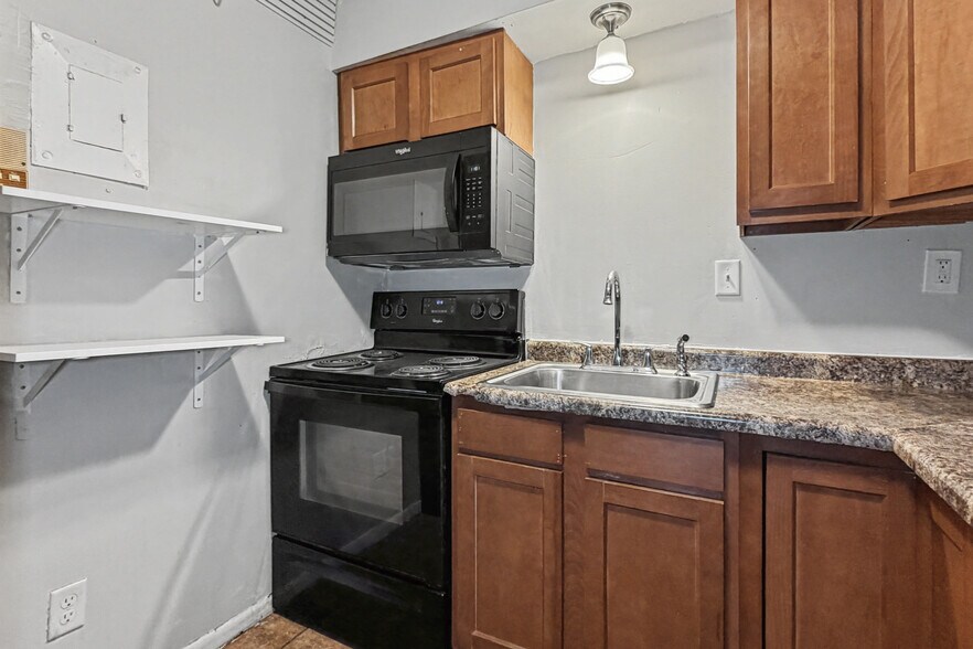 More Photos Of 6920 SW 9th St, Des Moines Apartments For Sale