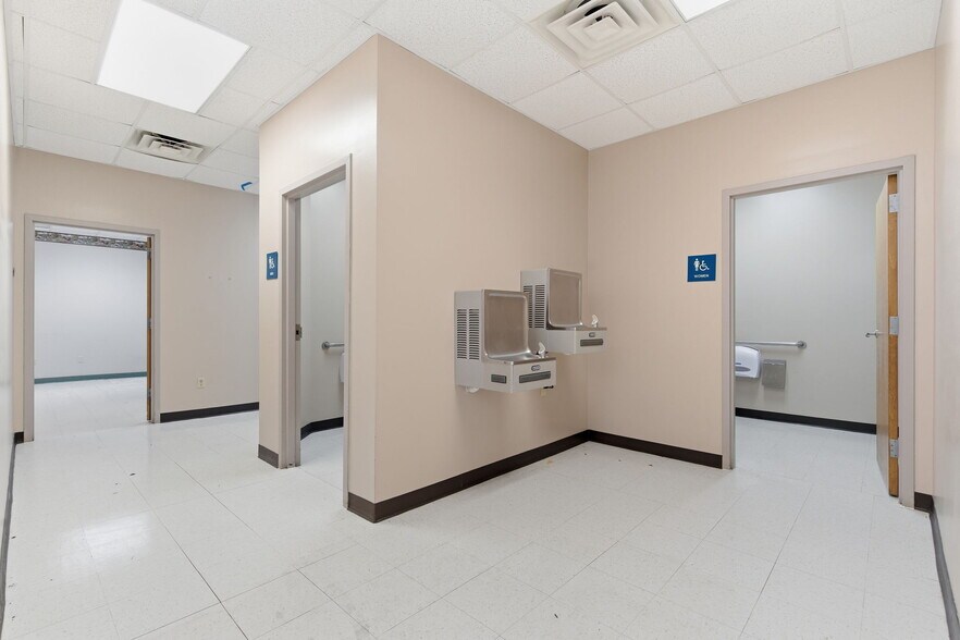 More Photos Of 1612 N Osteopathy, Kirksville Office For Sale