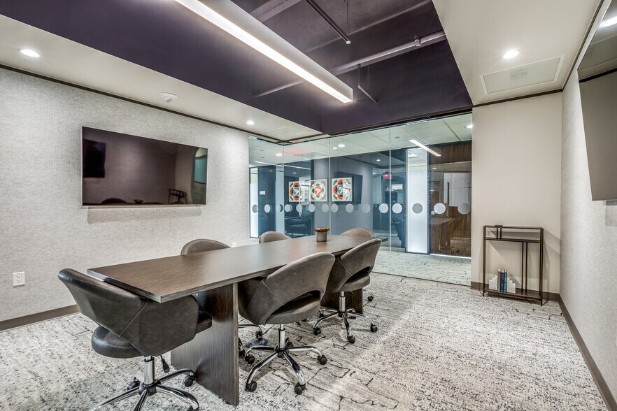 More Photos Of 7322 Southwest Fwy, Houston Office For Lease