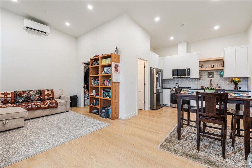 More Photos Of 520 Columbia St, Cathlamet Apartments For Sale