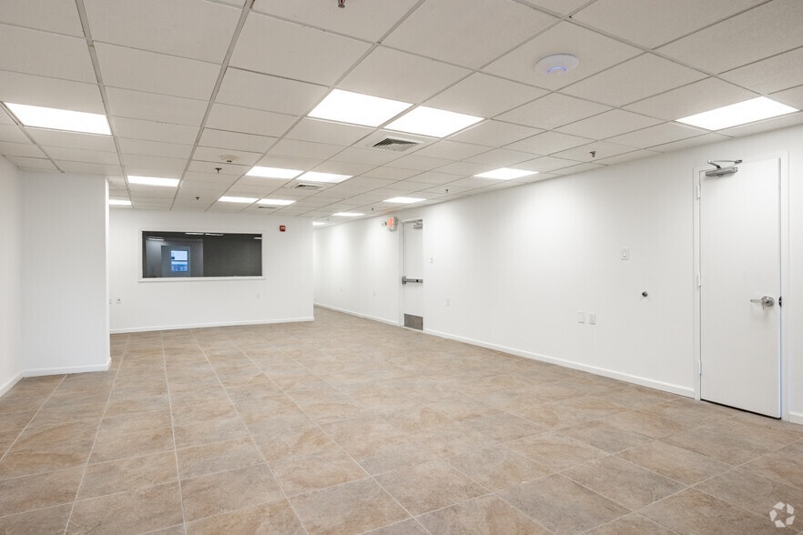 More Photos Of 35 Obrien St, Kearny Manufacturing For Lease