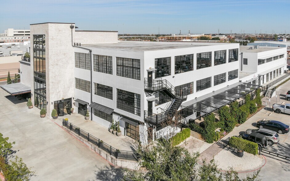 More Photos Of 2500 Summer St, Houston Office For Lease