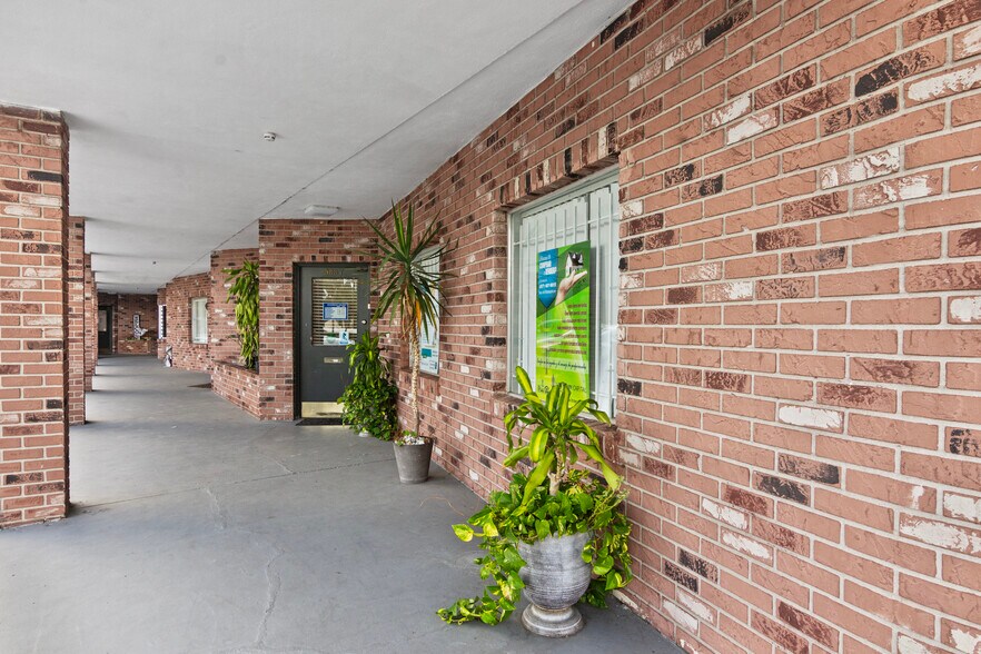 More Photos Of 5801-5841 Dahlia Dr, Orlando Office For Sale